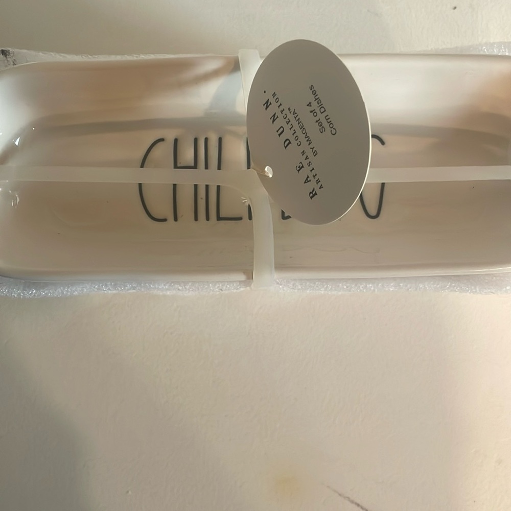 Rae Dunn Chili Dog Dishes